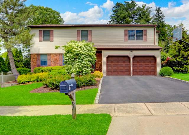 Property at 77 Barry Ln, Syosset, NY 11791, 4 beds, 3.5 baths