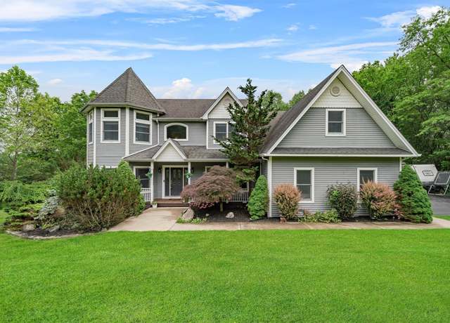 Property at 32 Woodcrest Ln, Goshen, NY 10924, 4 beds, 3.5 baths