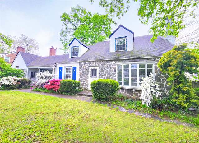 Property at 163 Scarcliffe Dr, Malverne, NY 11565, 4 beds, 2 baths