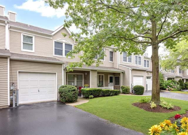 Property at 7 Sea Court Ln, Port Jefferson, NY 11777, 2 beds, 2.5 baths