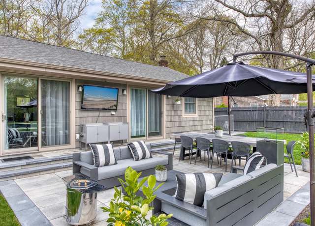 Property at 94 Hands Creek Rd, East Hampton, NY 11937, 4 beds, 3 baths