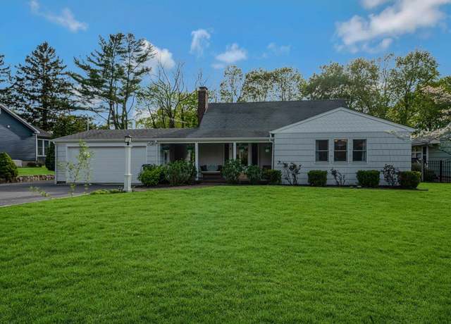 Property at 22 Braemer Rd, Setauket, NY 11733, 3 beds, 2 baths
