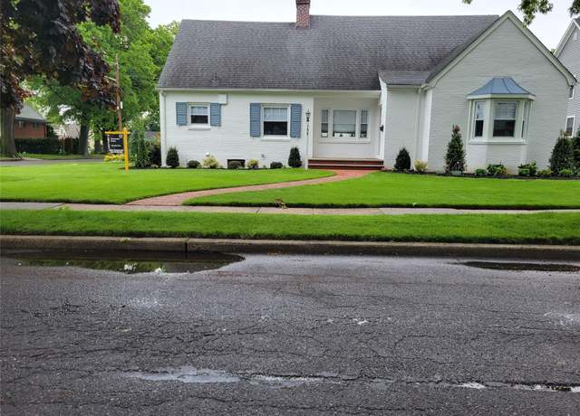 Property at 155 Beech St, Floral Park, NY 11001, 5 beds, 2 baths