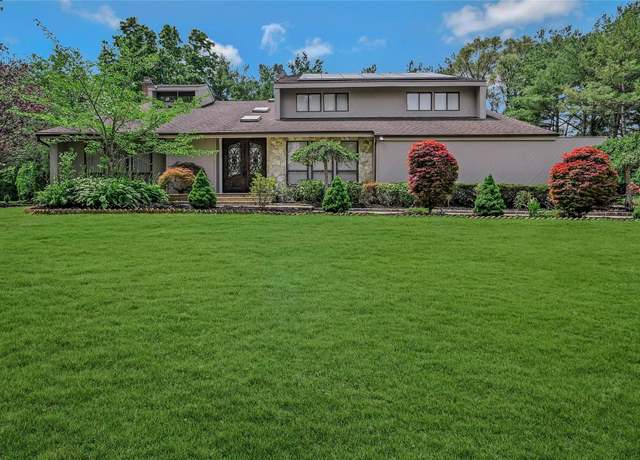 Property at 160 Coachman Pl E, Syosset, NY 11791, 5 beds, 3.5 baths