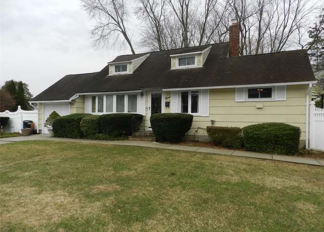 Property at 9 Leland St, East Northport, NY 11731, 4 beds, 1 bath