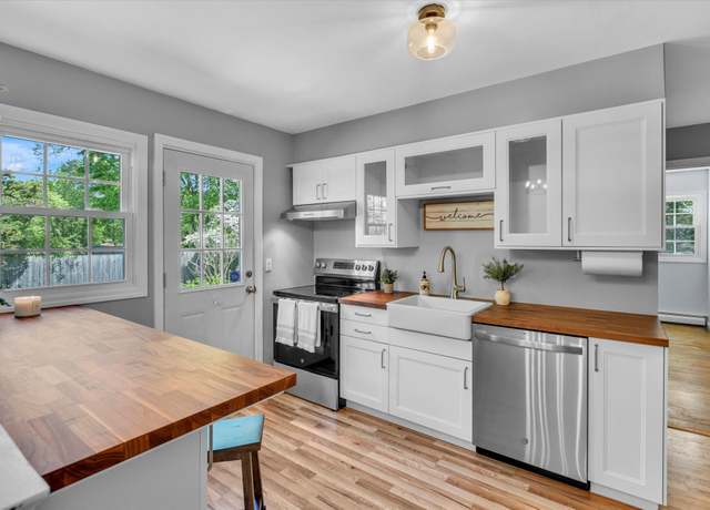 Property at 53 3rd Ave, East Islip, NY 11730, 4 beds, 3 baths