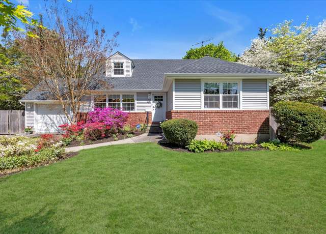 Property at 53 3rd Ave, East Islip, NY 11730, 4 beds, 3 baths