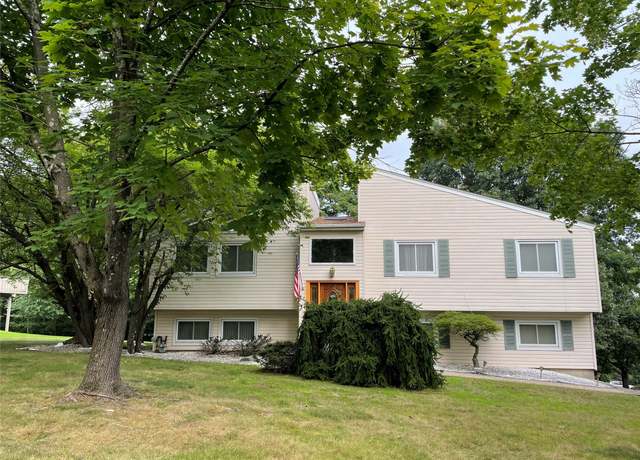 Property at 12 Rockridge Dr, Thiells, NY 10984, 4 beds, 2.5 baths