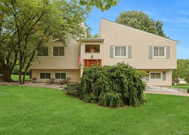 Property at 12 Rockridge Dr, Thiells, NY 10984, 4 beds, 2.5 baths