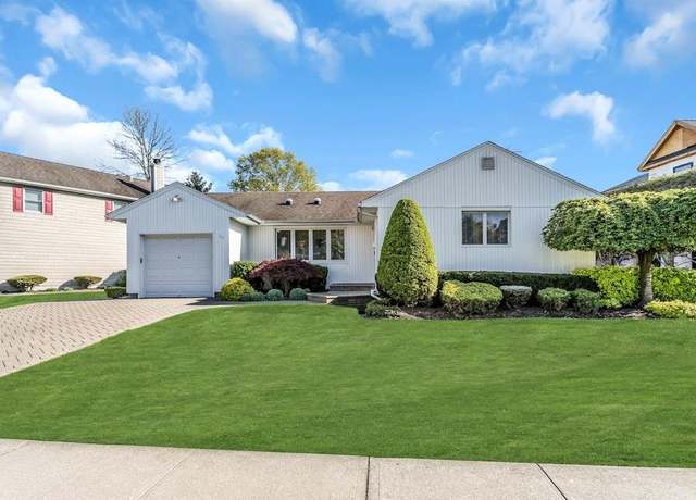 Property at 20 Doone Dr, Syosset, NY 11791, 3 beds, 2 baths