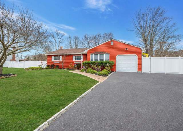 Property at 24 Thomas St, Coram, NY 11727, 3 beds, 1 bath