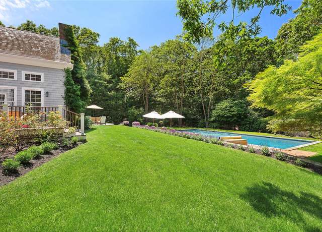 Property at 4 Barclay Ct, East Hampton, NY 11937, 4 beds, 6.5 baths