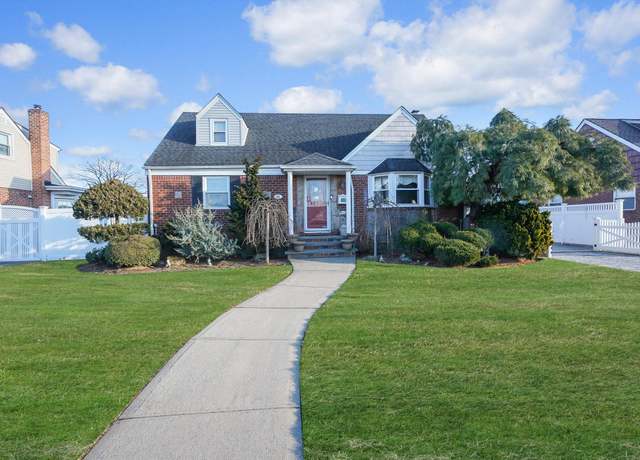 Property at 44 Birchwood Dr W, Valley Stream, NY 11580, 4 beds, 2 baths