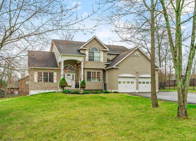 Property at 8 Corinne Ct, Monroe, NY 10950, 4 beds, 2.5 baths