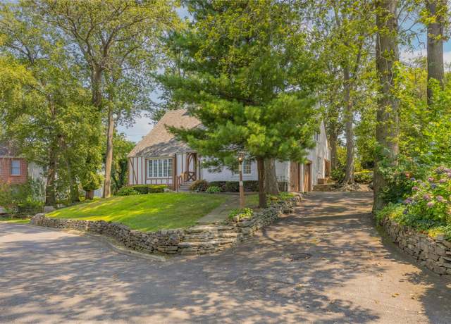 Property at 4 Bobolink Pl, Yonkers, NY 10701, 4 beds, 3 baths