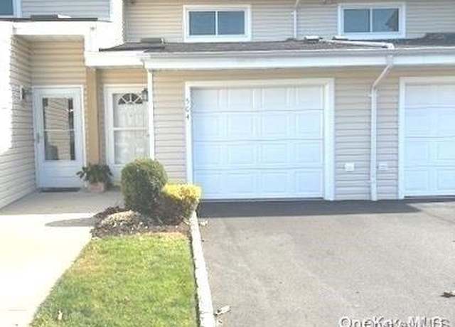 Property at 2355 Pershing Blvd #504, Baldwin, NY 11510, 2 beds, 1.5 baths