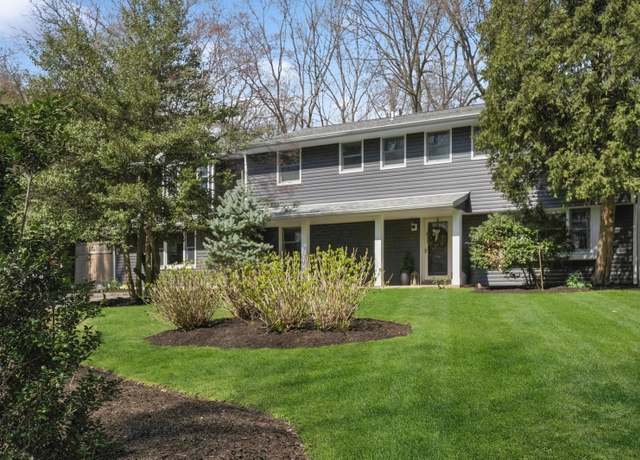 Property at 169 Southdown Rd, Huntington, NY 11743, 4 beds, 4.5 baths