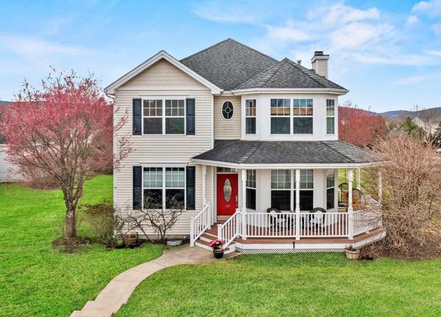Property at 124 Birchwood Way, Hopewell Junction, NY 12533, 3 beds, 2.5 baths
