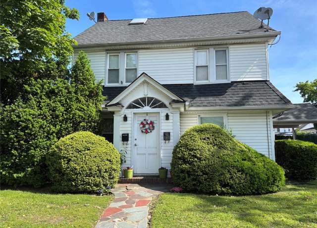 Property at 401 Merrick Rd, Rockville Centre, NY 11570, 4 beds, 2 baths