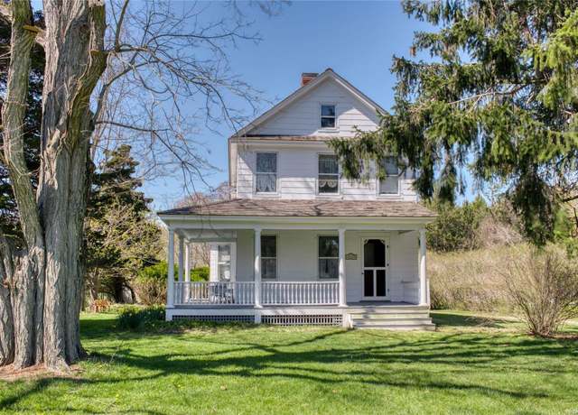 Property at 12115 Main Rd, East Marion, NY 11939, 3 beds, 1.5 baths