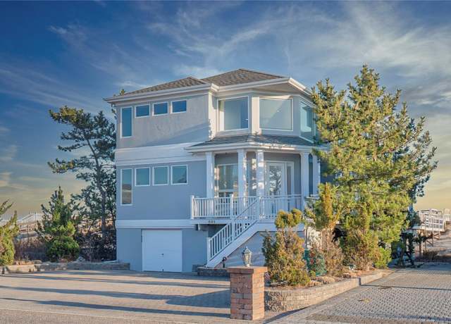 Property at 861 Dune Rd, Westhampton Beach, NY 11978, 4 beds, 5 baths