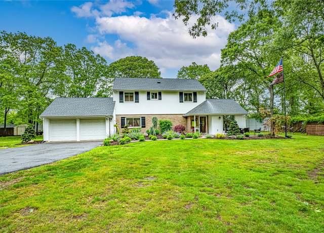 Property at 1A Revlon Ct, Holtsville, NY 11742, 4 beds, 2.5 baths