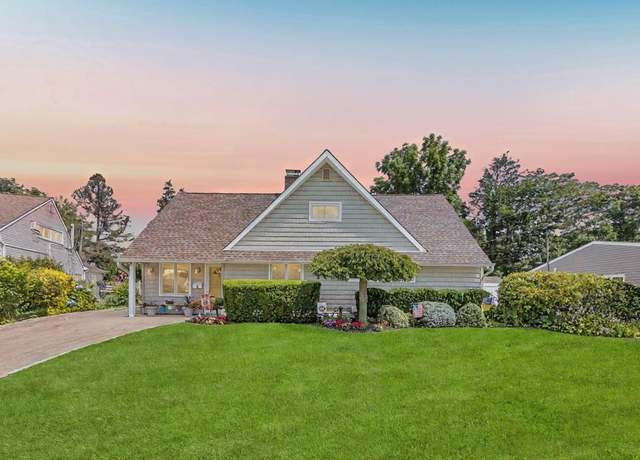 Property at 6 Bridge Ln, Hicksville, NY 11801, 5 beds, 2 baths