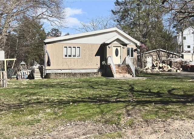 Property at 14 Forest Glen Rd, Valley Cottage, NY 10989, 3 beds, 1 bath
