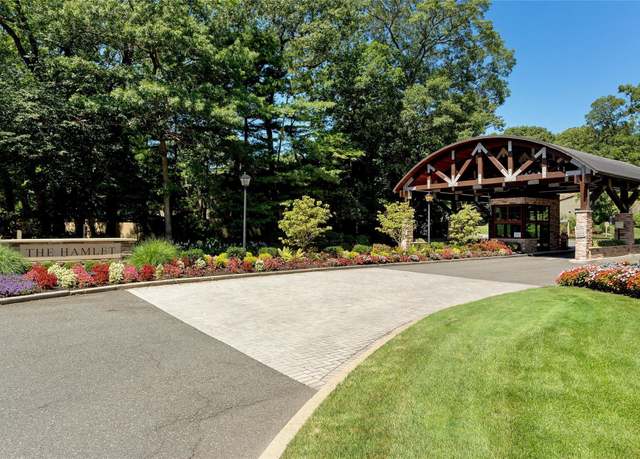 Property at 254 Hamlet Dr #254, Jericho, NY 11753, 3 beds, 2.5 baths