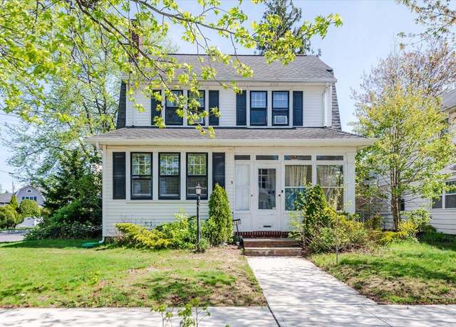 Property at 165 Raymond St, Rockville Centre, NY 11570, 3 beds, 1.5 baths