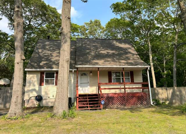 Property at 17 Erna Dr, Coram, NY 11727, 4 beds, 3 baths