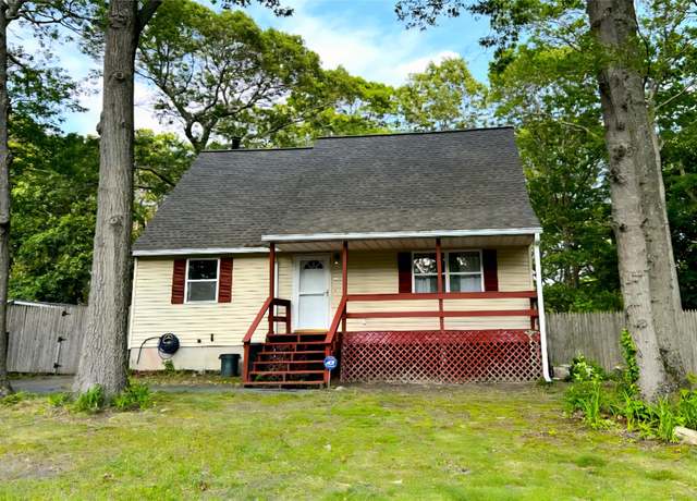 Property at 17 Erna Dr, Coram, NY 11727, 4 beds, 3 baths