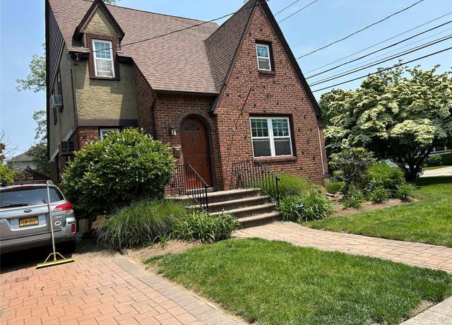 Property at 9 Troy Pl, Merrick, NY 11566, 3 beds, 2 baths