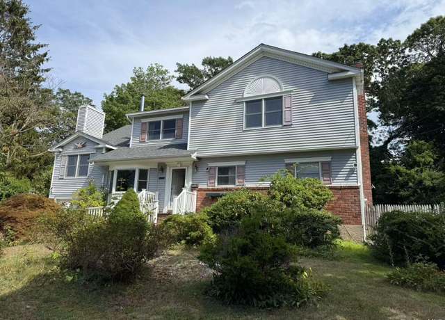 Property at 216 Glenwood Ln, Port Jefferson, NY 11777, 5 beds, 3 baths