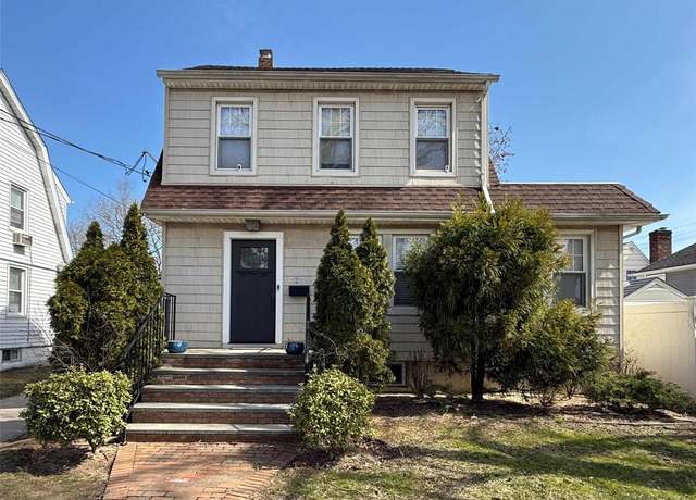 Property at 2 Devon St, Lynbrook, NY 11563, 3 beds, 2 baths
