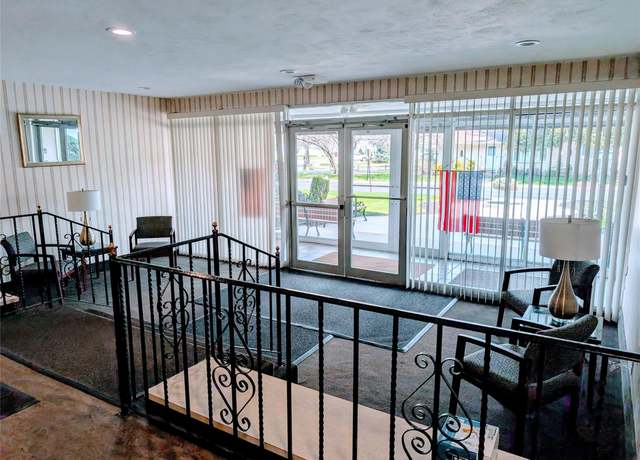Property at 25 Elizabeth St Unit 1W, Farmingdale, NY 11735, 1 bath