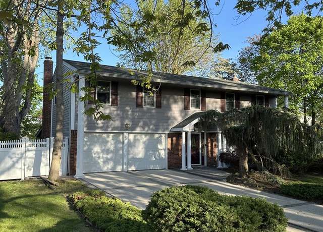Property at 23 Algonquin Ln, Commack, NY 11725, 4 beds, 2.5 baths