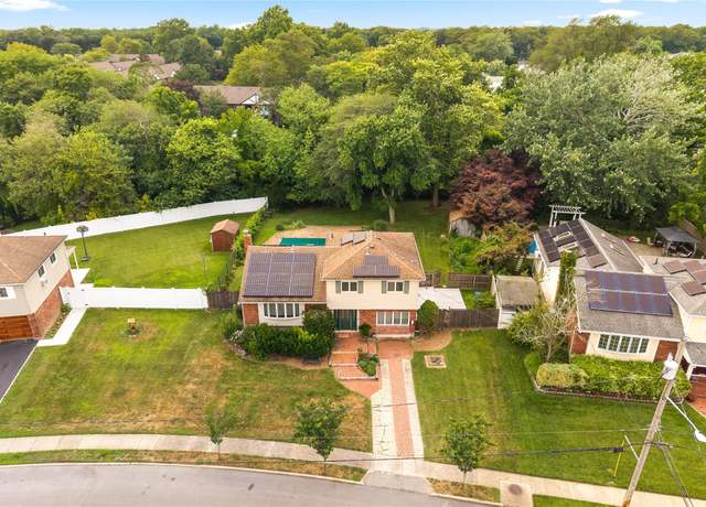 Property at 662 Interlaken Ln, North Babylon, NY 11703, 4 beds, 2 baths