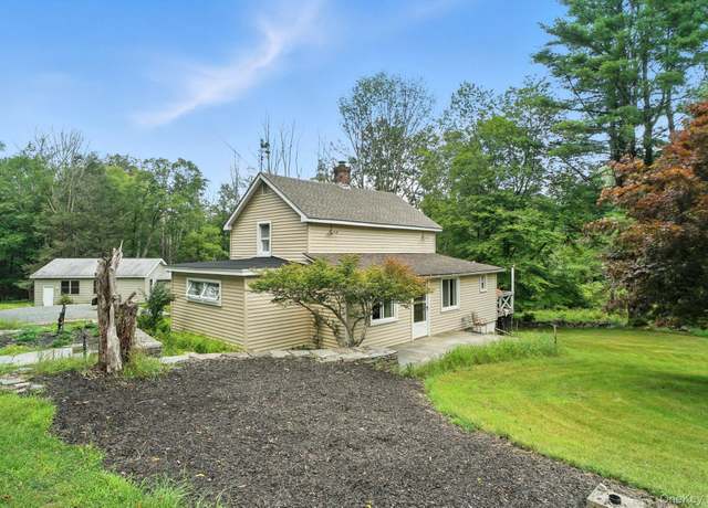Property at 123 Robert Ln, Monticello, NY 12701, 3 beds, 1.5 baths
