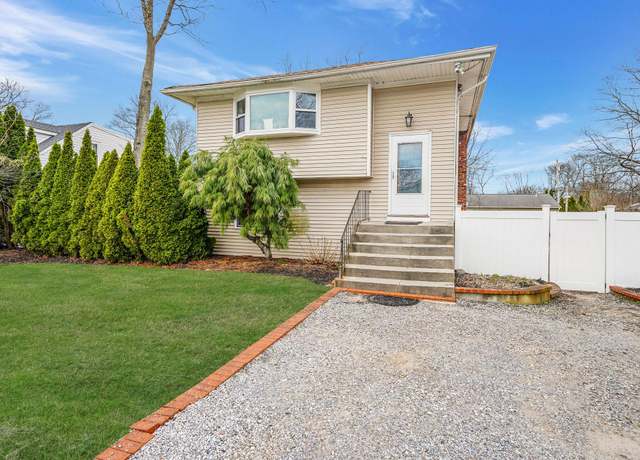 Property at 272 Floyd Rd, Shirley, NY 11967, 4 beds, 2 baths