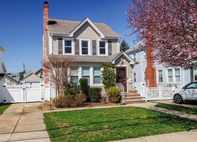 Property at 17 N Cambridge St, Malverne, NY 11565, 3 beds, 1.5 baths