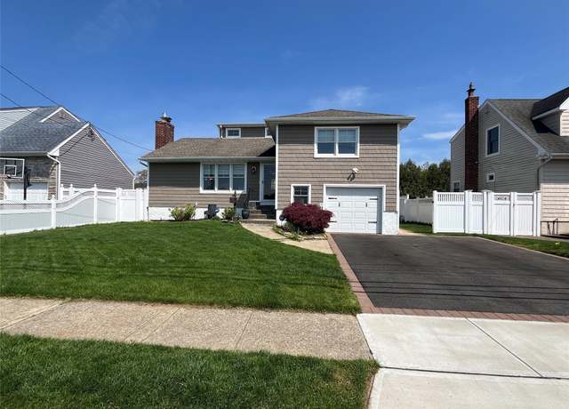 Property at 213 2nd Ave, Massapequa Park, NY 11762, 4 beds, 2 baths
