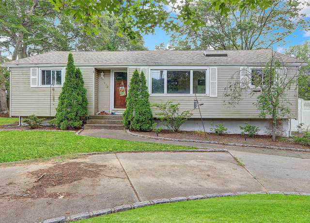 Property at 172 Horseblock Rd, Centereach, NY 11720, 4 beds, 1 bath