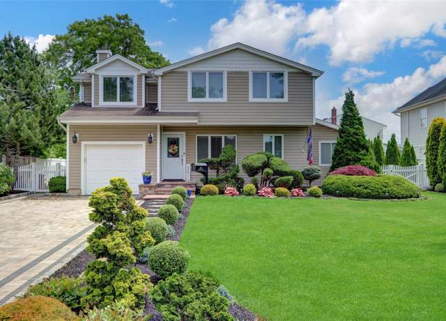 Property at 224 Biltmore Blvd, Massapequa, NY 11758, 5 beds, 3 baths