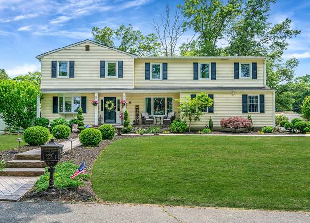 Property at 6 Pine St N, Lake Grove, NY 11755, 5 beds, 4 baths