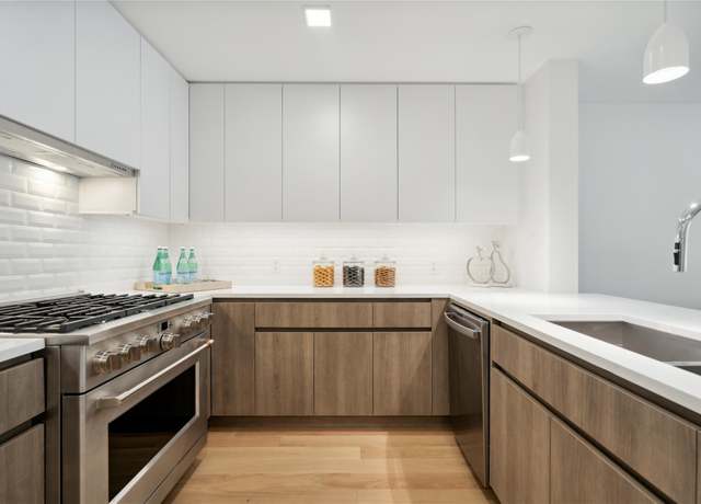 Property at 218 Middle Neck Rd #212, Great Neck, NY 11021, 2 beds, 2 baths