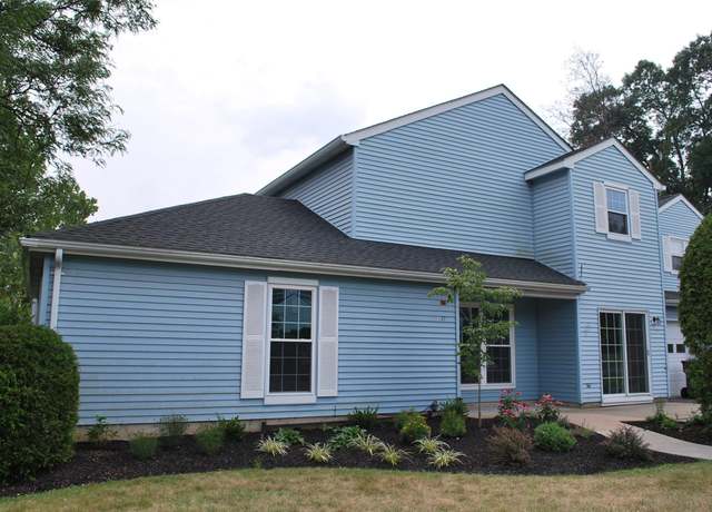 Property at 47 Weathervane Way, Warwick, NY 10990, 3 beds, 2 baths