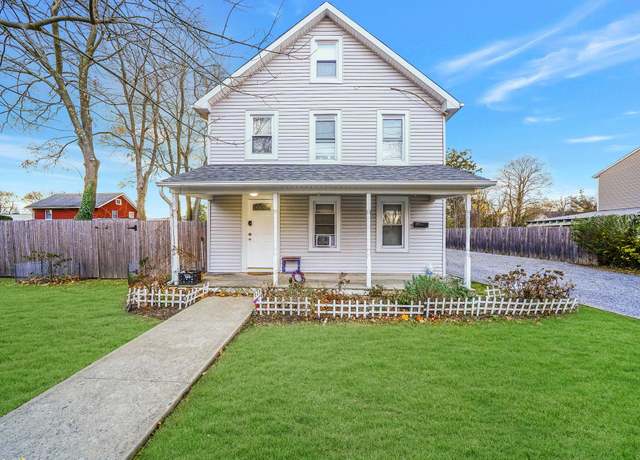 Property at 28 Union St, Port Jefferson Station, NY 11776, 2 beds, 2 baths