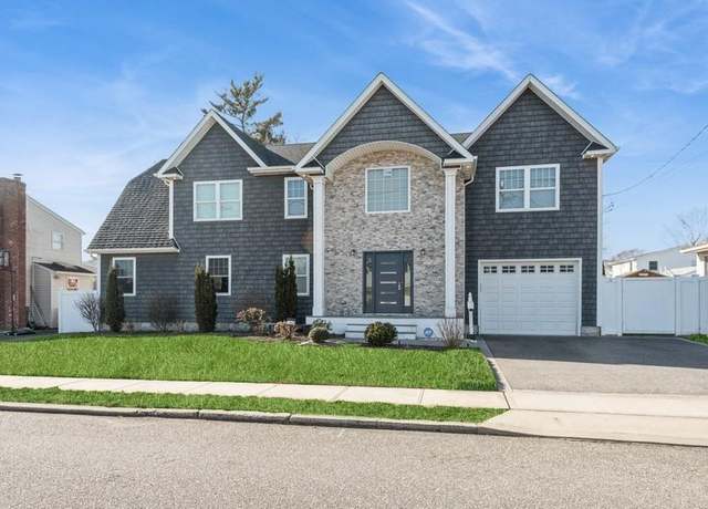 Property at 645 N Indiana Ave, Lindenhurst, NY 11757, 5 beds, 2.5 baths
