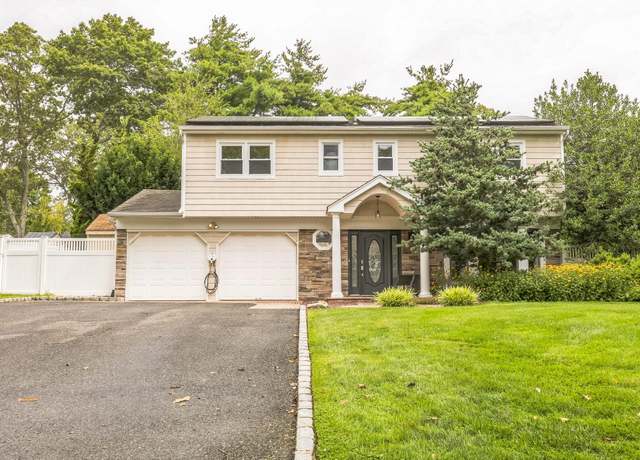 Property at 21 Tulipwood Dr, Commack, NY 11725, 4 beds, 2.5 baths
